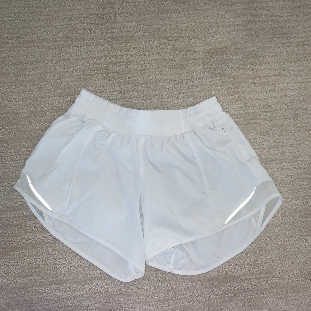 ❗️SOLD❗️Lululemon White Hotty Hot 4” Short